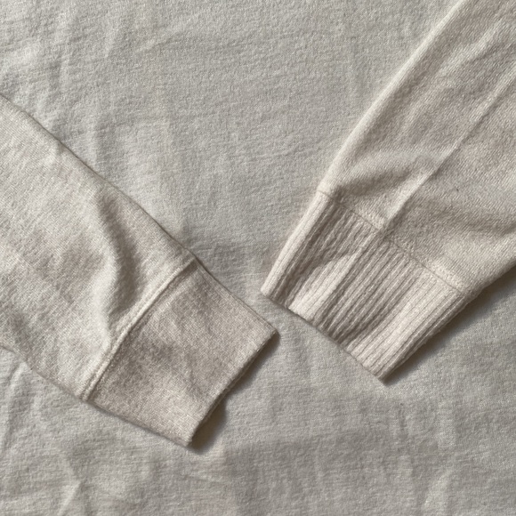 New Abercrombie Cozy Long-Sleeve V-Neck Boyfriend Tee - Picture 6 of 7